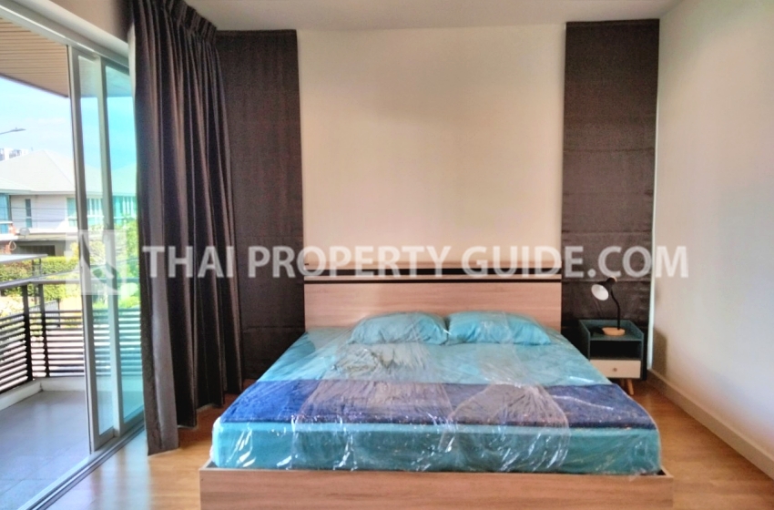 House with Shared Pool in Srinakarin 